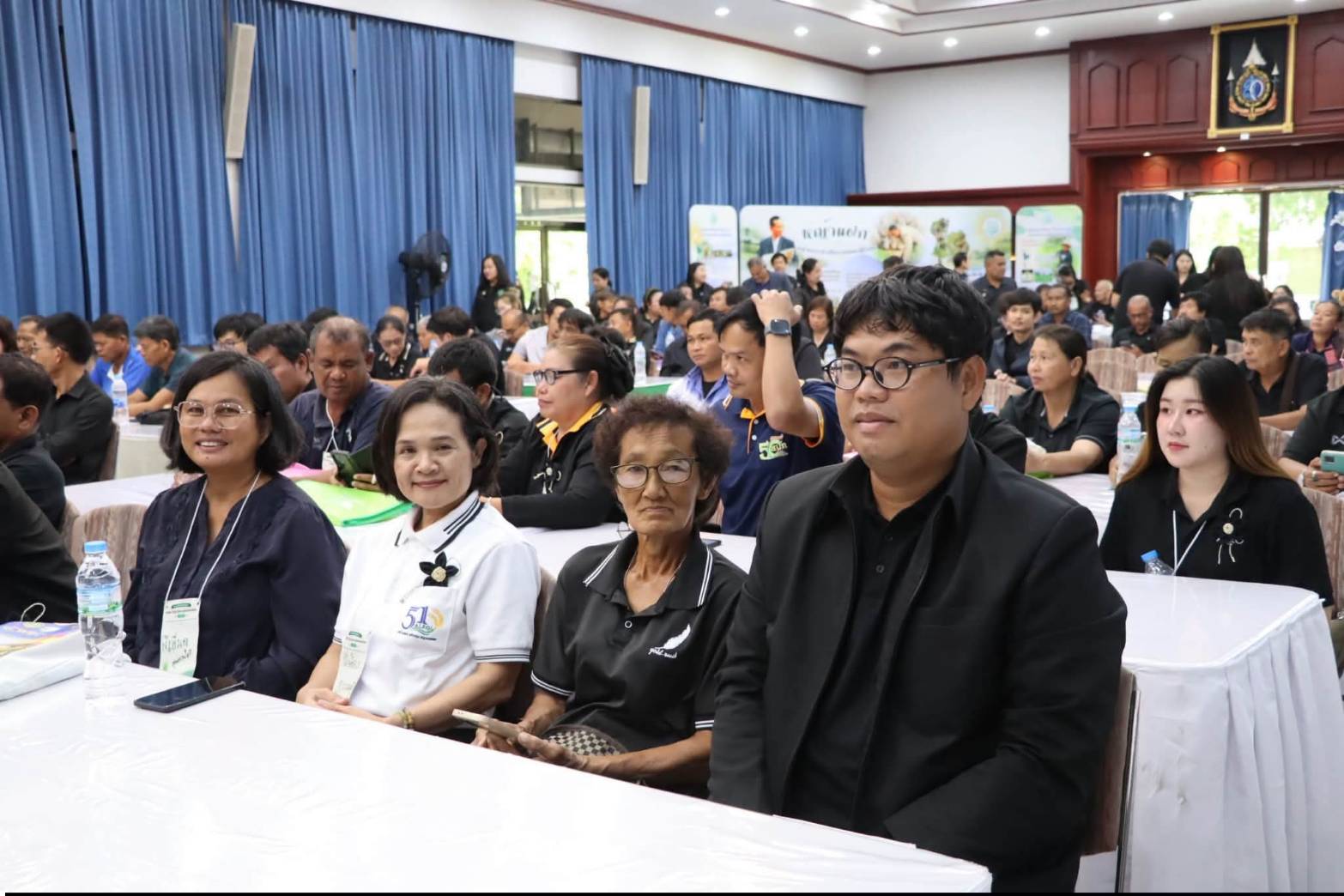 title - นางสาวอมรรัตน์ แขวงโสภา ปฏิรูปที่ดินจังหวัดพระนครศรีอยุธยา เป็นประธานในพิธีปิด โครงการฝึกอบรมเชิงปฏิบัติการ หลักสูตร “รู้ปลูก รู้รักษา รู้คุณค่าของหญ้าแฝก” ระยะที่ 2 ศูนย์ส่งเสริมและพัฒนาอาชีพเสริมนอกภาคการเกษตร (ศูนย์ศิลปาชีพ บางไทรฯ (เดิม))